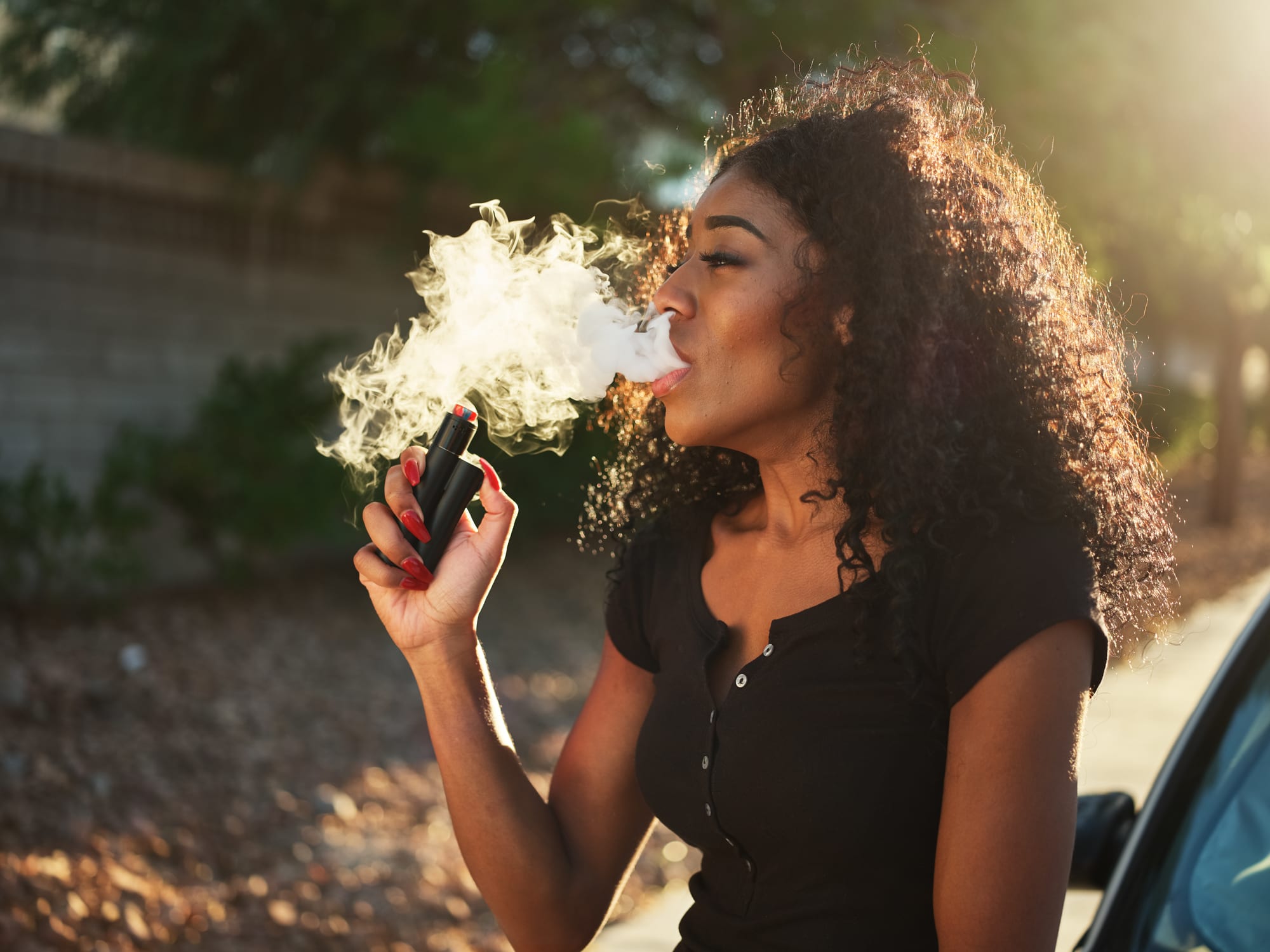 Want to Stay Healthy While Vaping? Here's What to Know